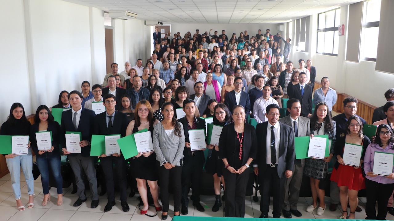 UTM celebra la graduación de estudiantes de Lenguas Extranjeras